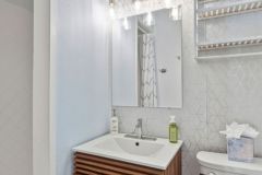 Changes-in-Latitudes-Suite-bath